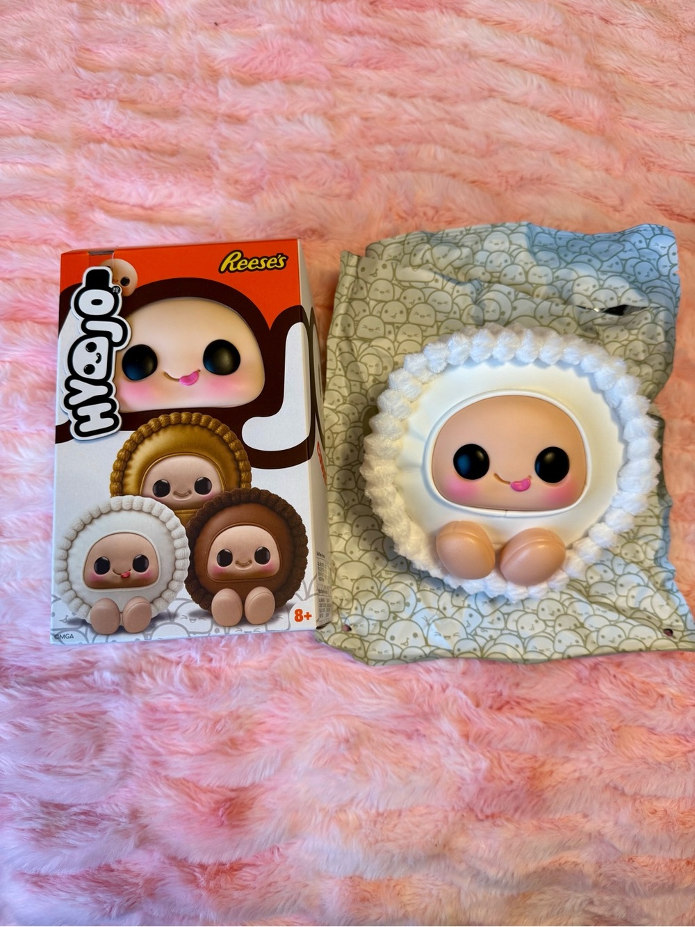 Hyojo x Reese’s rare white chocolate plushie keychain